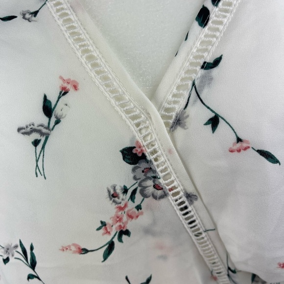 Sienna Sky white floral wrap waist V-neck blouse women’s size L - Picture 16 of 17